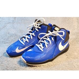 Nike Team Hustle D7 High Top Sneakers Boys Size 7 Royal Blue/White
